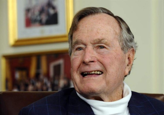 Expresidente George W.H. Bush es hospitalizado por problemas respiratorios