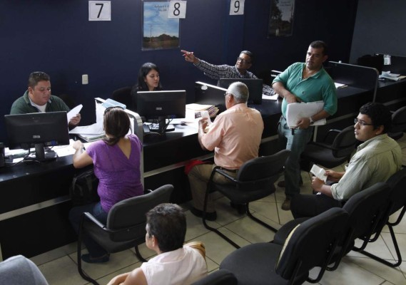 386,000 morosos de la Enee están en Central de Riesgos