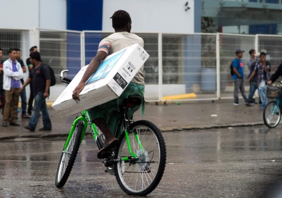 Ola de saqueos sacude comercios de San Pedro Sula