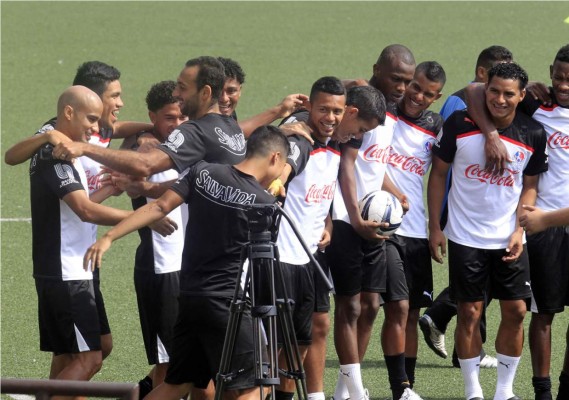 Olimpia solo llevará seis experimentados al clásico ante Marathón