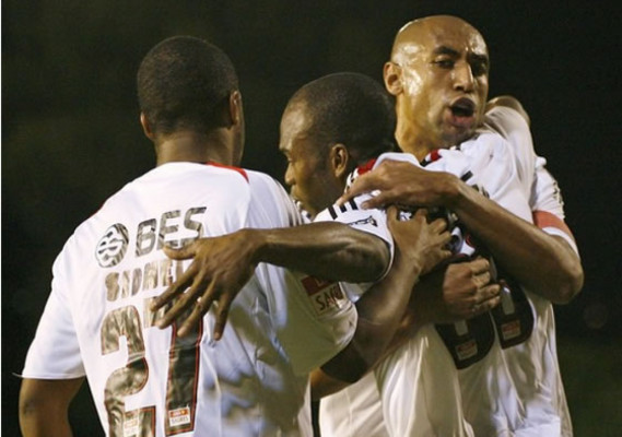 David Suazo brilla anotando doblete