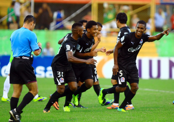Olimpia propina una goleada al Marathón y lo hunde más