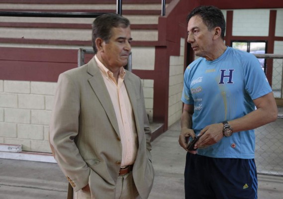 Pinto no descuida nada y hasta visitó a Selección de fútbol sala