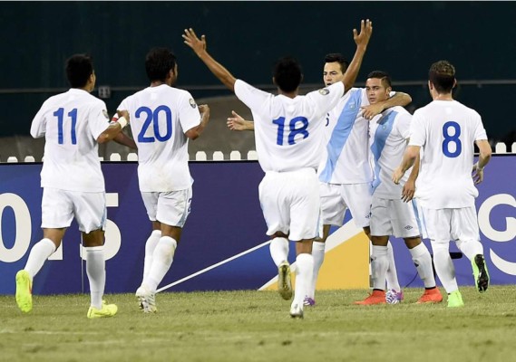 Un doblete de Marco Pappa da victoria a Guatemala ante El Salvador