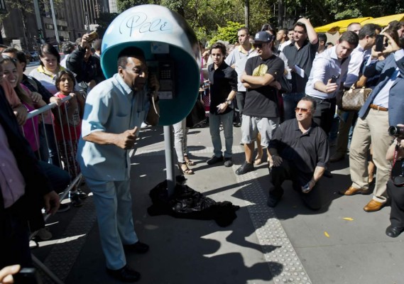 Pelé, atascado por protesta contra el Mundial