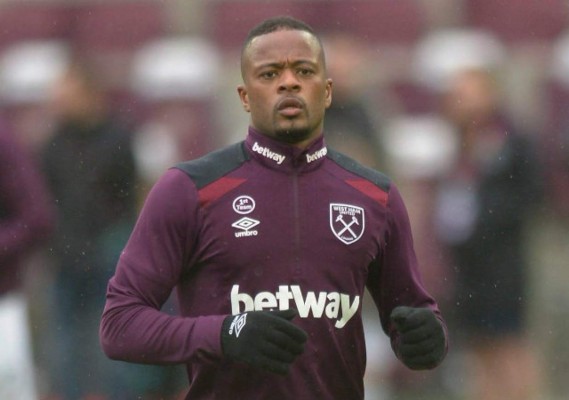 El lateral francés Patrice Evra anuncia su retiro del fútbol