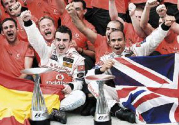 Alonso gana en Malasia