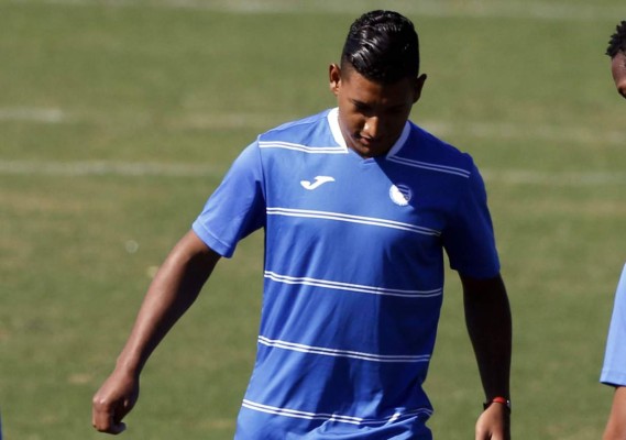 Bryan Acosta entrenó al cien y jugará contra Argentina