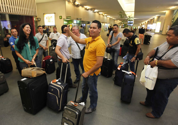 Hondureños empiezan a hacerse sentir en el Estadio Azteca