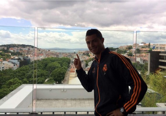 Cristiano da la bienvenida a su país a todos los aficionados