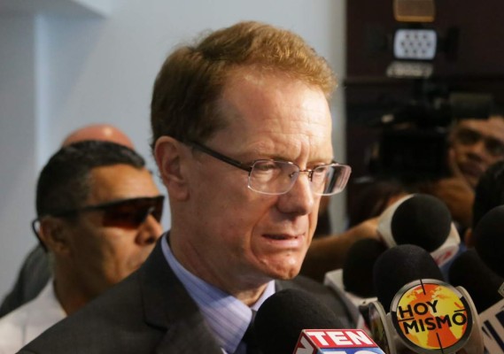 'Vamos a perseguir a todos los narcotraficantes': Embajador de EUA