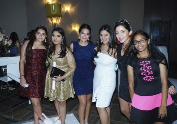 Isabella Asfura, Mariane Ramos, Ivanna Yuja, Sofía Osorto, Diana Echeverría y María Castejón.