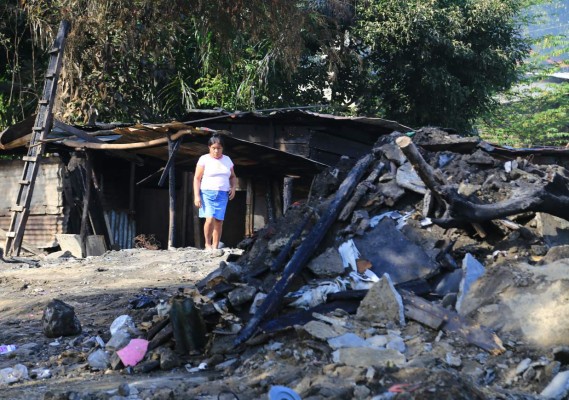 La insalubridad ronda ahora en los escombros de La Primavera