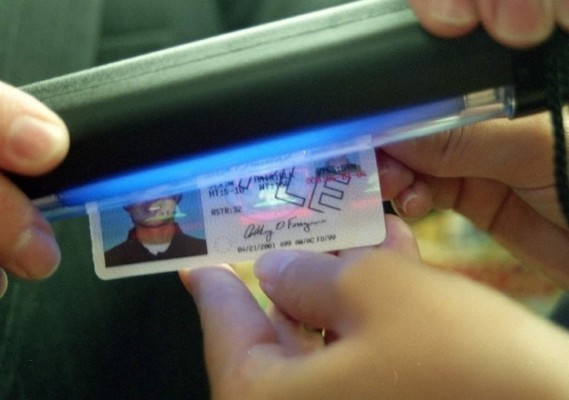 Será hasta el 2 de enero de 2015 cuando puedan comenzar a hacer los exámenes teóricos para conducir.