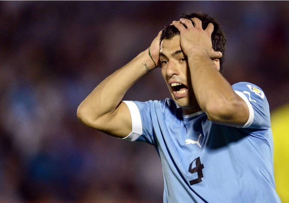 El uruguayo Luis Suárez se lesiona y podría perderse el Mundial