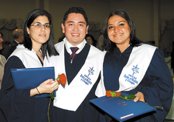 Júbilo por nuevos médicos