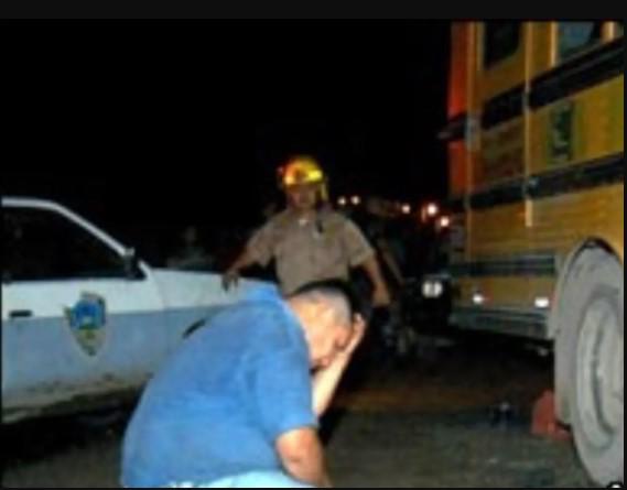 ¿Qué decía el enorme cartel que le dejaron a bus de la Ebenezer la Navidad del 2004?