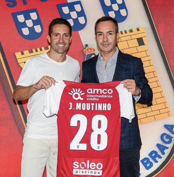 El portugués João Moutinho ha regresado a su país natal para reforzar al Sporting de Braga, que ha fichado al experimentado centrocampista por una temporada, según anunció hoy el club.