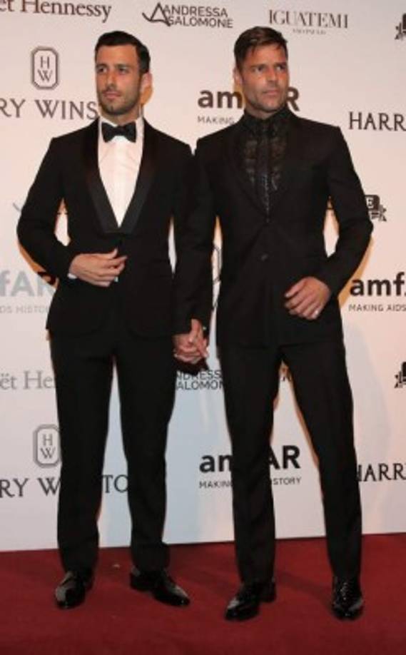 7. Ricky Martin y Jwan Yosef. ¡Los más hot de esta lista! Ricky y Jwan se han pasado el 2016 recorriendo el mundo y compartiendo su amor por el arte en las galerías más exclusivas del globo, han ido a Disney, a México y a África. En febrero hicieron su primera aparición pública como pareja en la alfombra roja de la amfAR Inspiration Gala, donde se dejaron ver tomados de la mano.<br/><br/>