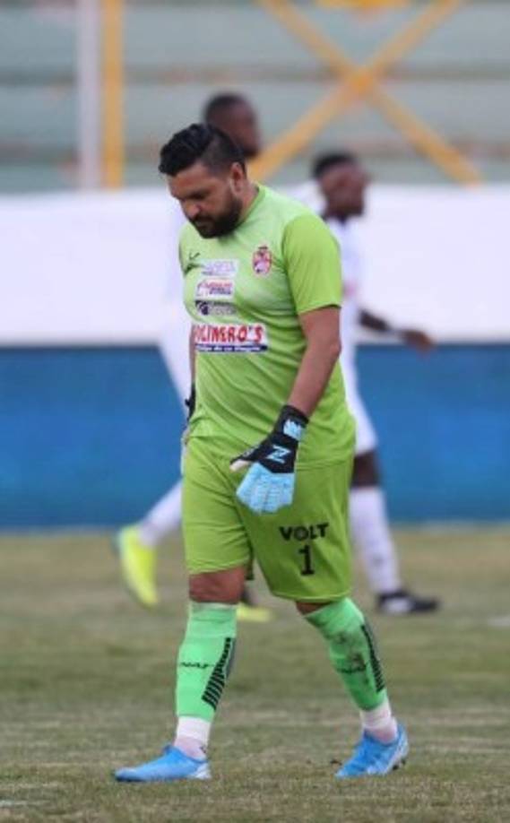 El portero Obed Enamorado vivió una pesadilla en Tegucigalpa ya que encajó cinco goles por parte del Olimpia.