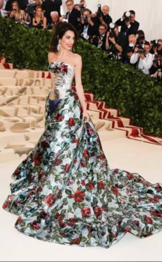 3. Amal Clooney<br/><br/>La abogada de derechos humanos, de 40 años, no se disculpa por su estilo audaz y glamuroso, ya sea que esté en la alfombra o en el tribunal.<br/>