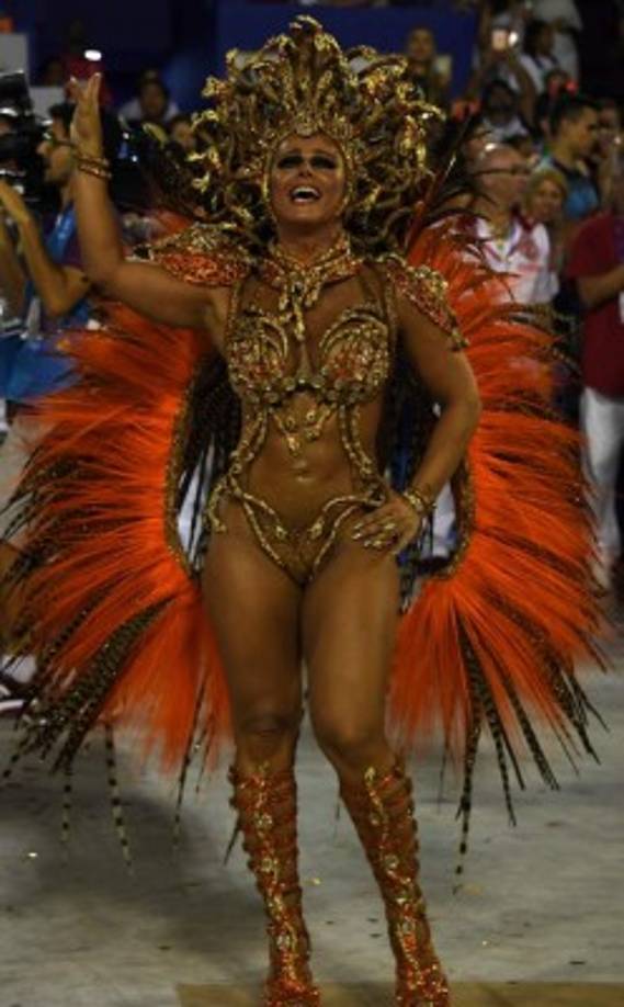 En la década de 1920 las marchas de carnaval, llamadas marchinhas (pequeñas marchas), el ritmo pernambucano por excelencia, el frevo, y el samba se convierten en sinónimo de carnaval.