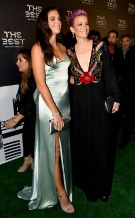 Megan Rapinoey Alex Morgan a su llegada a la alfombra verde.
