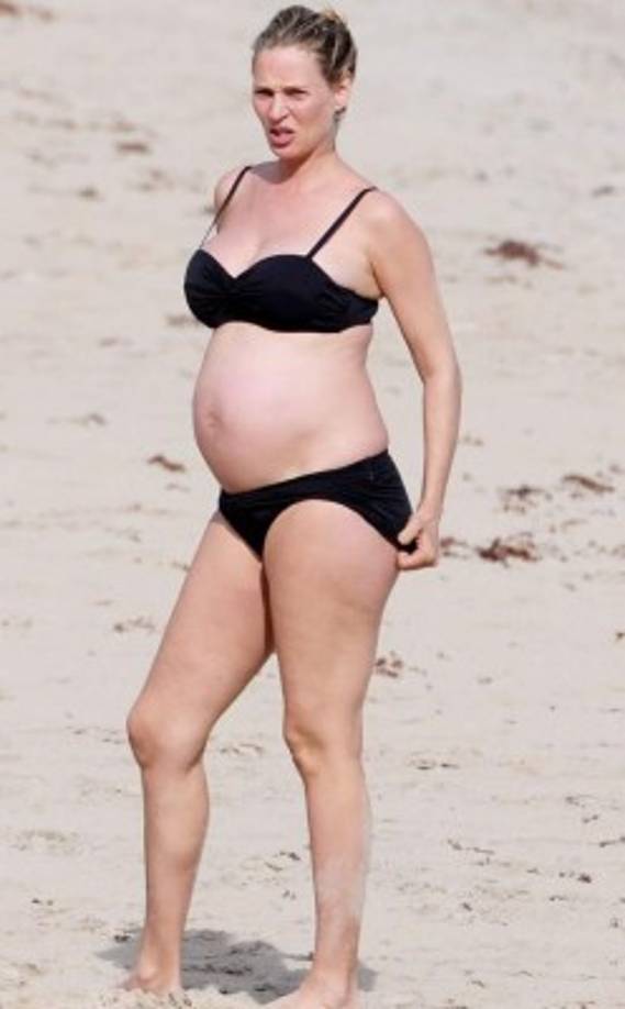 Uma Thurman en uno de sus últimos tres embarazos.