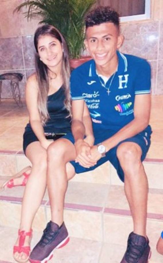 'Con Selvin nos entendemos muy bien, tenemos mucha confianza, frente a los problemas reaccionamos como dos personas bien adultas, es detallista y cariñoso', nos contó Ana sobre cómo es el jugador del Real España con ella.