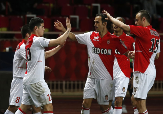 James Rodríguez sostiene al Mónaco