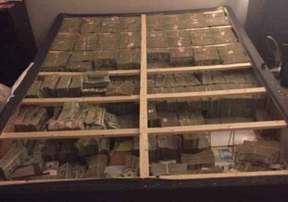Hallan 20 millones de dólares escondidos bajo un colchón