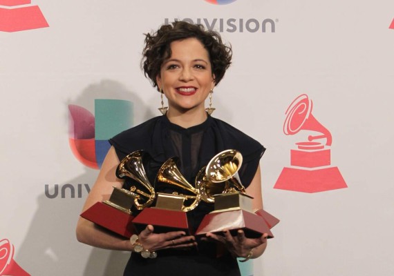 Natalia Lafourcade gana 5 Grammy Latinos