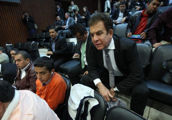 Nasralla propone reiniciar el proceso con 18 mil abogados