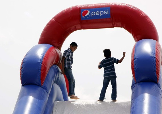 Los sampedranos se divierten por todo lo alto