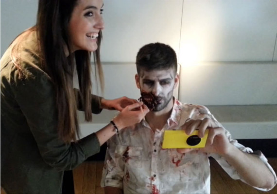 Video: Aficionada transforma a Piqué en zombie por un día