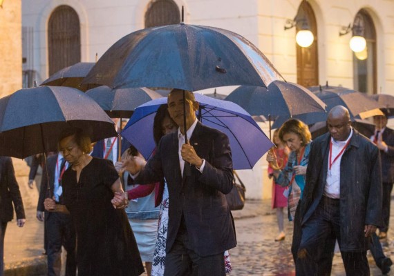 Obama y su familia pasean por La Habana Vieja