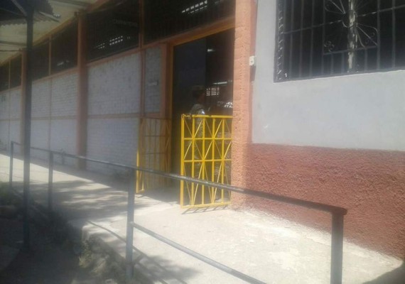 Rescatan a maestro en poder de pandilleros dentro de instituto capitalino