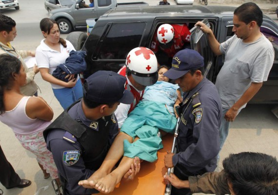 Da a luz en camioneta frente a posta policial en Honduras