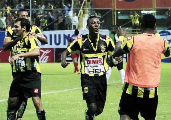 Real España doblega al Deportes Savio en el debut de Costly