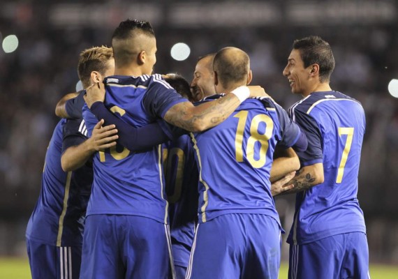 Argentina golea a Trinidad y Tobago sin brillar y con un Messi apagado