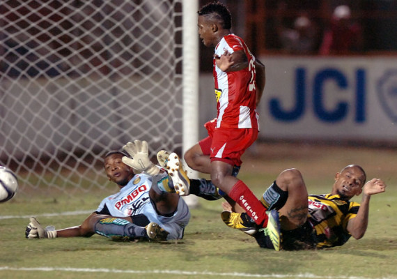 El Vida perdona al Real España y es colista