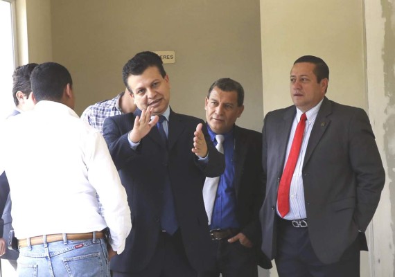 Investigan a Teodoro Bonilla por abuso de autoridad