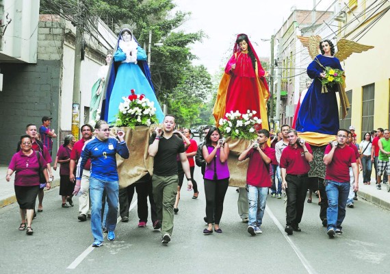 Jesús ha resucitado, miles de católicos celebran con júbilo