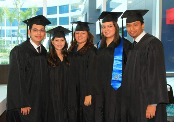 Unitec y Ceutec celebran graduación