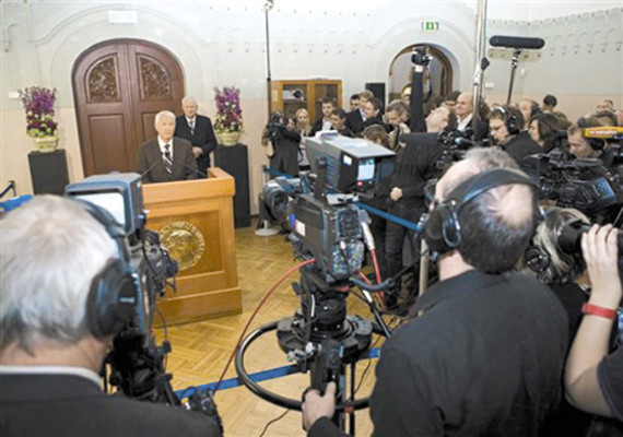 Barack obama recibe Con modestia Nobel de la paz