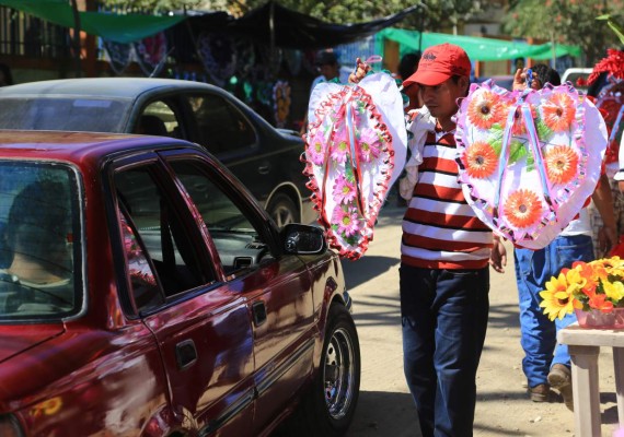 Economía informal se mueve gracias al Día de los Muertos