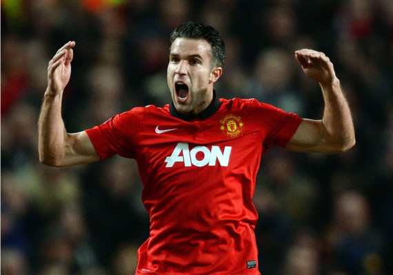Un 'hat-trick' de Van Persie clasifica al Manchester United