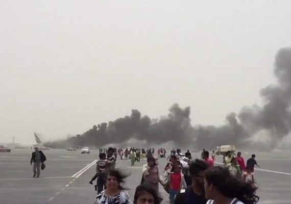 Por qué se incendió avión de Emirates al aterrizar en Dubái