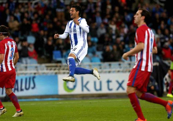 La Real Sociedad tumba al Atlético con Carlos Vela de protagonista