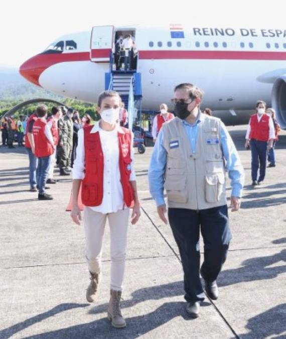 Fotos: sencillo look de la reina Letizia durante la entrega de ayuda humanitaria a Honduras